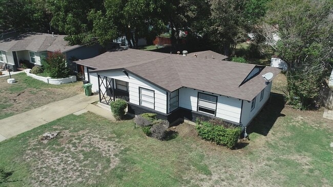 2113 Cloverdale St in Arlington, TX - Building Photo - Building Photo