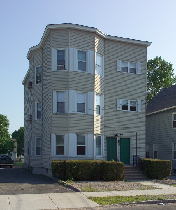 68-70 Mary St in Chicopee, MA - Foto de edificio