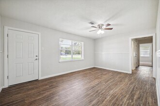 2331 32nd Ave N in Texas City, TX - Building Photo - Building Photo