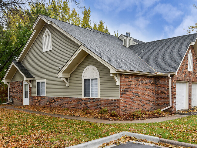 Birch Lake Townhomes in White Bear Lake, MN - Foto de edificio - Building Photo