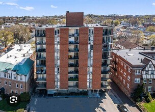 87 Glenbrook Rd, Unit 9G in Stamford, CT - Foto de edificio - Building Photo