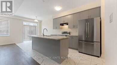 64 Monteith Dr in Brantford, ON - Building Photo - Building Photo