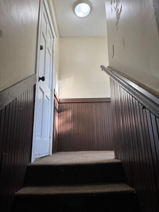 128 Pleasant St, Unit Apartment 3 in New Britain, CT - Building Photo