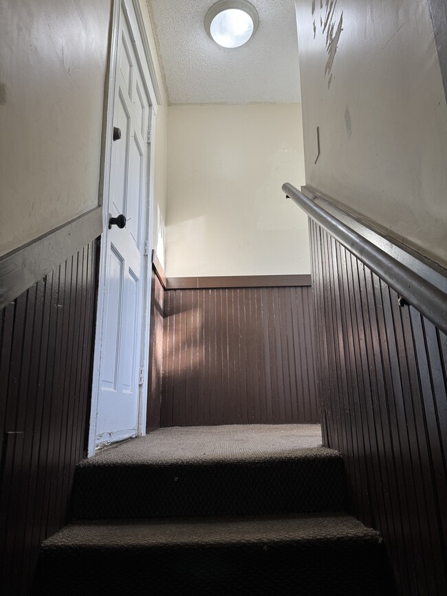 128 Pleasant St, Unit Apartment 3