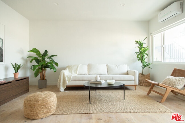 3363 Andrita St in Los Angeles, CA - Building Photo - Building Photo
