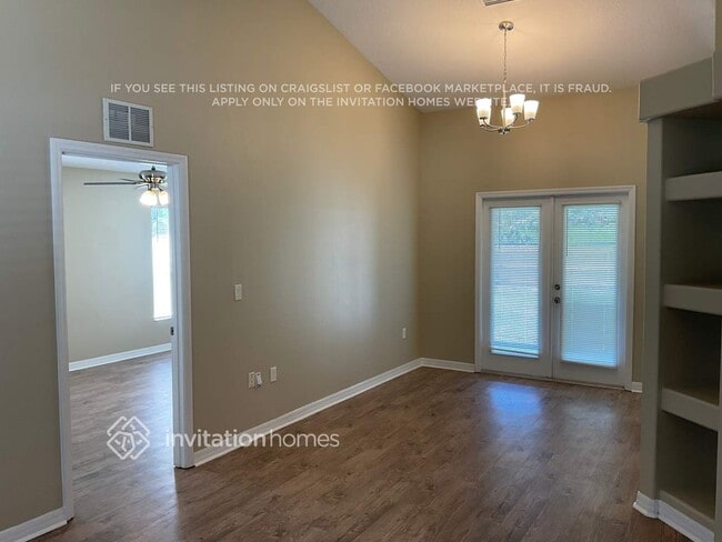 425 E New Hampshire Ave in DeLand, FL - Foto de edificio - Building Photo