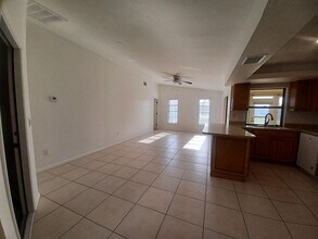 SECTION 8!! 3/2 With Fenced Yard!!! in Cape Coral, FL - Foto de edificio - Building Photo