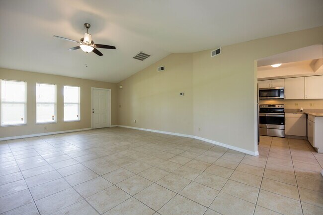 914 SW 25th St in Cape Coral, FL - Building Photo - Building Photo