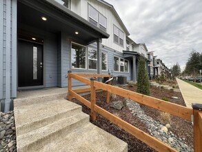 6588 SE Nasha St in Hillsboro, OR - Building Photo - Building Photo