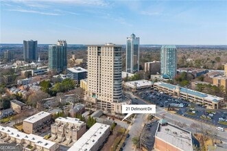 21 Delmont Dr NE, Unit 10 in Atlanta, GA - Foto de edificio - Building Photo