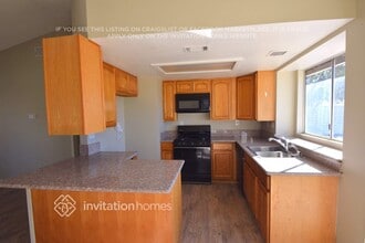 15569 Athol St in Fontana, CA - Building Photo - Building Photo