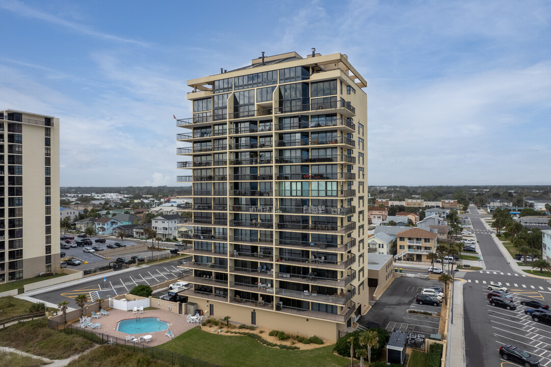 The Waterford Condominiums in Jacksonville Beach, FL - Building Photo