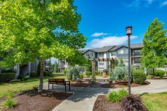 Four Lakes Apartment Homes in Auburn, WA - Foto de edificio - Building Photo