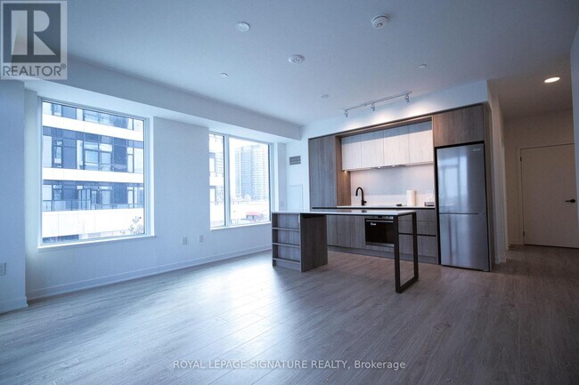 2495 Eglinton Ave W in Mississauga, ON - Building Photo - Building Photo