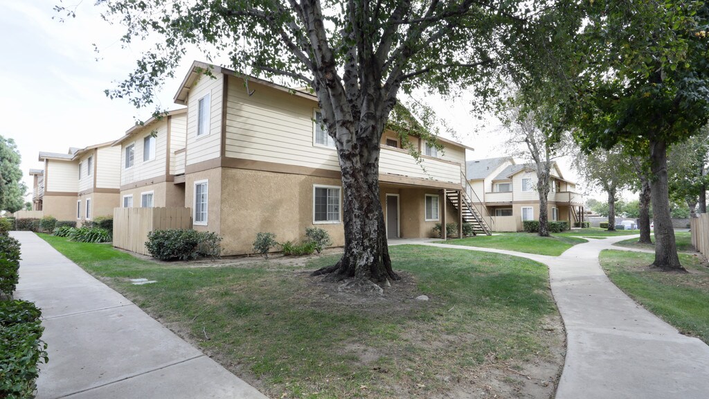 Club Royale Apartments in Rialto, CA