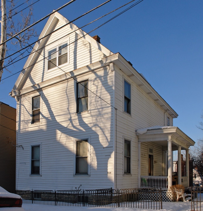 2339 Rohs St in Cincinnati, OH - Foto de edificio