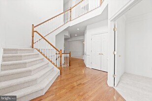 13049 Taverner Loop in Woodbridge, VA - Building Photo