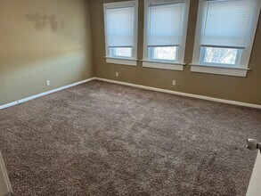 101 S Willis Ave, Unit B in Independence, MO - Foto de edificio - Building Photo