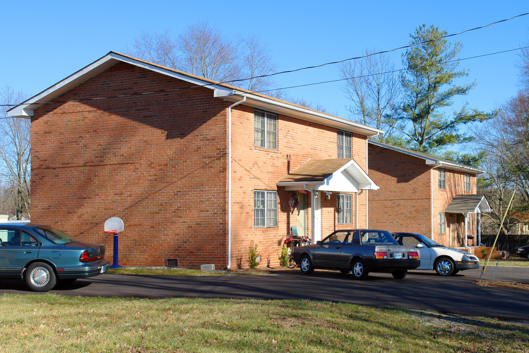 3101 Lantana Rd in Crossville, TN - Building Photo