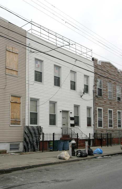 525 Euclid Ave in Brooklyn, NY - Building Photo