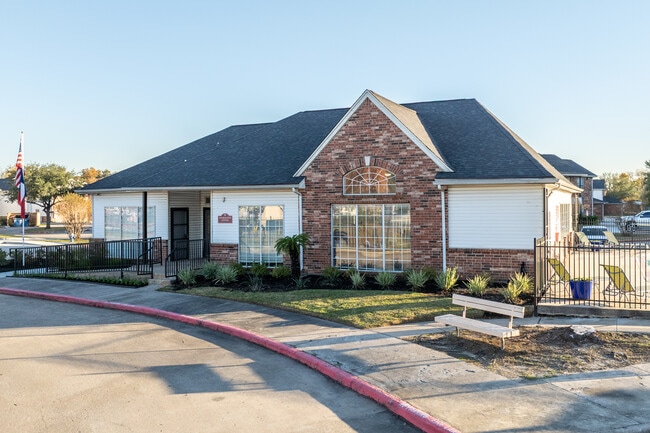 Meadowbrook Plaza Apartments in Houston, TX - Foto de edificio - Building Photo