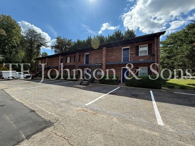 128 Weatherwood Ct in Winston-Salem, NC - Building Photo - Building Photo