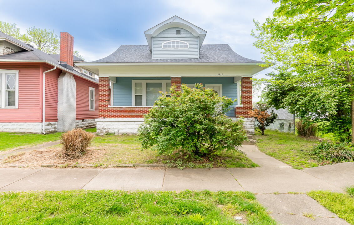 2212 E Spring St in New Albany, IN - Building Photo