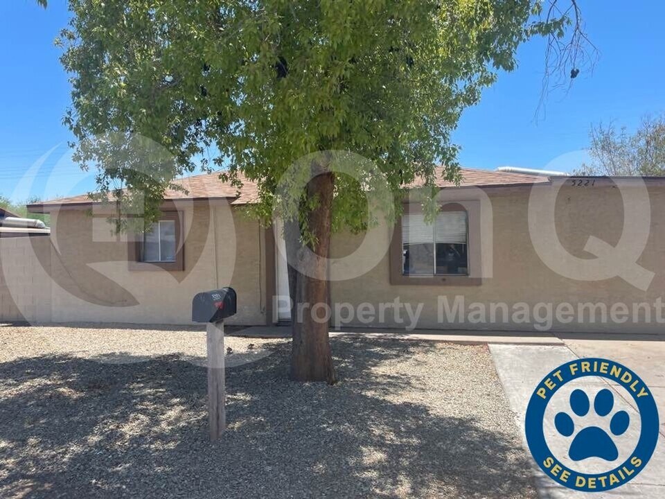 5221 S 14th Way in Phoenix, AZ - Foto de edificio