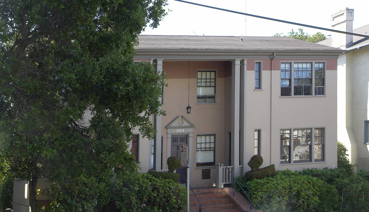 356 Warwick Ave in Oakland, CA - Foto de edificio