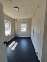 250 S Poplar St in Mount Carmel, PA - Building Photo