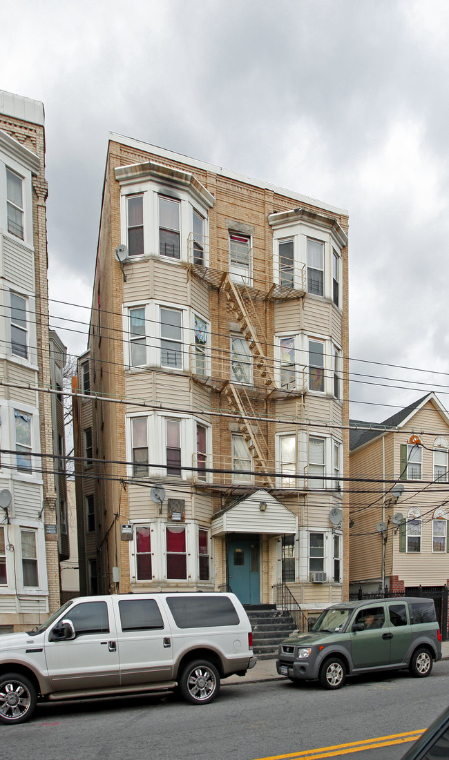 117 Ludlow St in Yonkers, NY - Foto de edificio - Building Photo