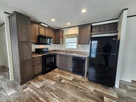 6 Daisy Ln in Weedsport, NY - Building Photo