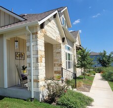 209 Bolivar Wy in San Marcos, TX - Foto de edificio - Building Photo