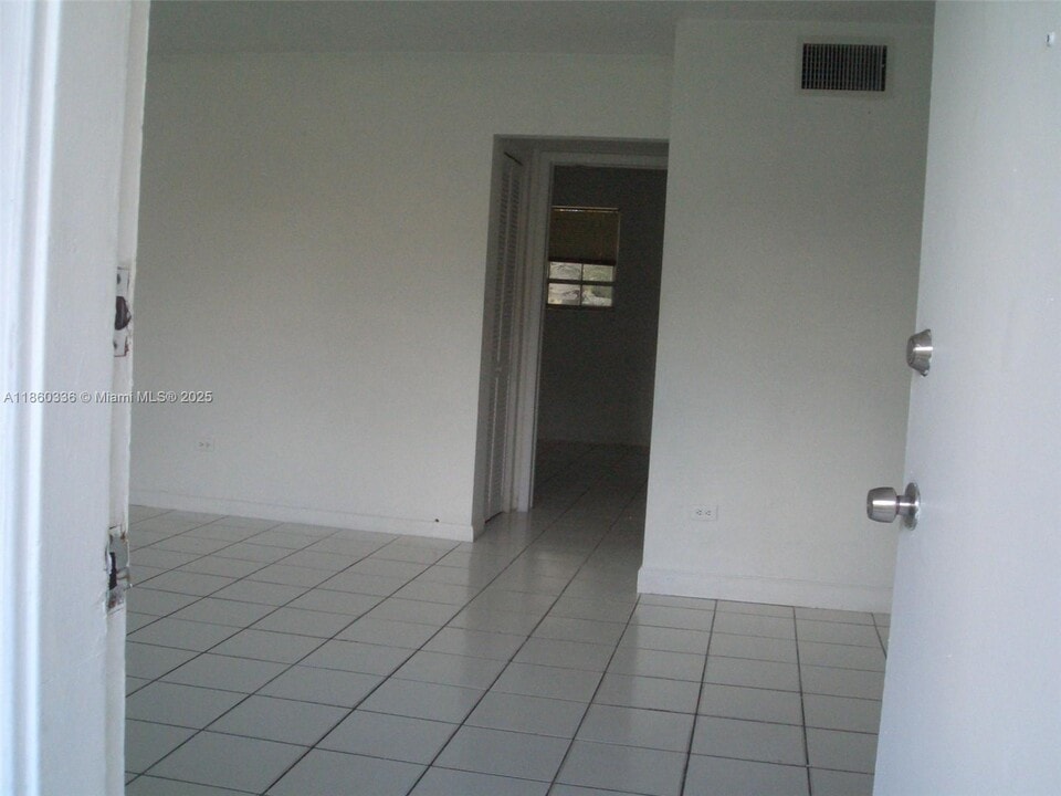 9760 SW 184th St in Cutler Bay, FL - Building Photo