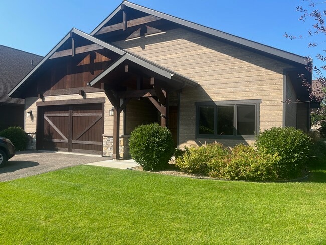720 Clearwater Dr in Whitefish, MT - Building Photo - Building Photo