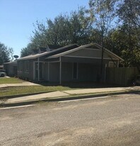 2501 Bryan St in Commerce, TX - Building Photo