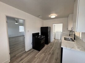 3011 Virginia Rd in Los Angeles, CA - Building Photo