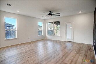 615 Dogwood St in Lockhart, TX - Building Photo - Building Photo
