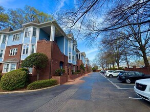 239-301 New Bern Pl in Raleigh, NC - Building Photo - Building Photo