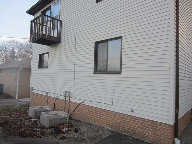 property at 2436 Grovewood Ave