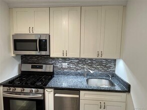 5425 Valles Ave in Bronx, NY - Building Photo - Building Photo