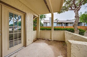 5590 Spring Valley Rd in Dallas, TX - Building Photo - Building Photo