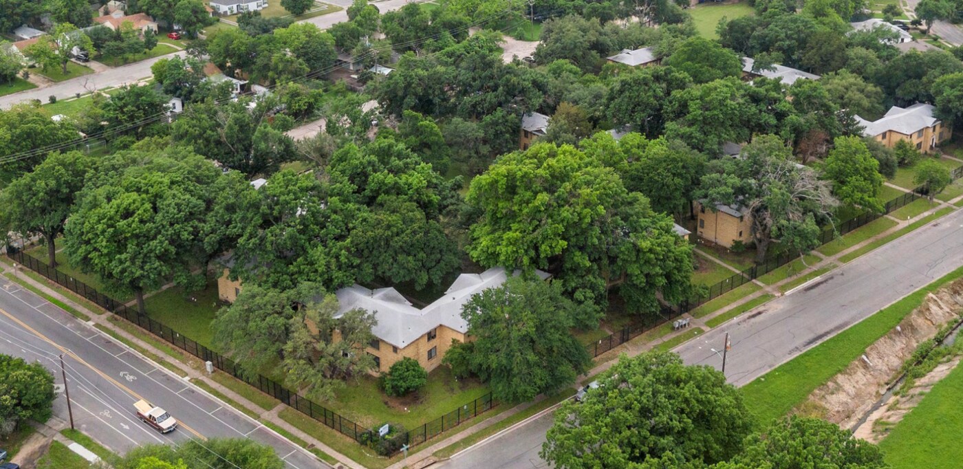 Brookview Hills in Waco, TX - Building Photo