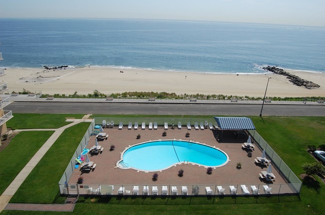 Sea Verge in Long Branch, NJ - Foto de edificio - Building Photo