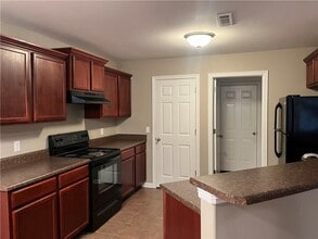 2438 S Rill St in Rogers, AR - Building Photo - Building Photo