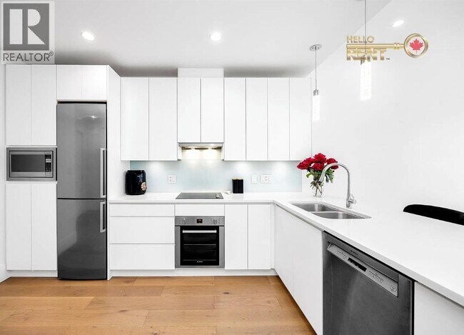 1591 Bowser Ave in North Vancouver, BC - Building Photo - Building Photo