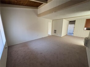 1030 W MacArthur Blvd in Santa Ana, CA - Building Photo - Building Photo