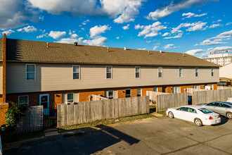 Holiday Townhouses in West Memphis, AR - Building Photo - Building Photo