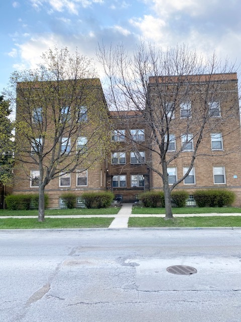 10214 S King Dr in Chicago, IL - Building Photo