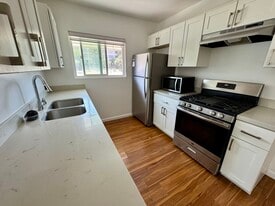 275 N. Oakland in Pasadena, CA - Building Photo